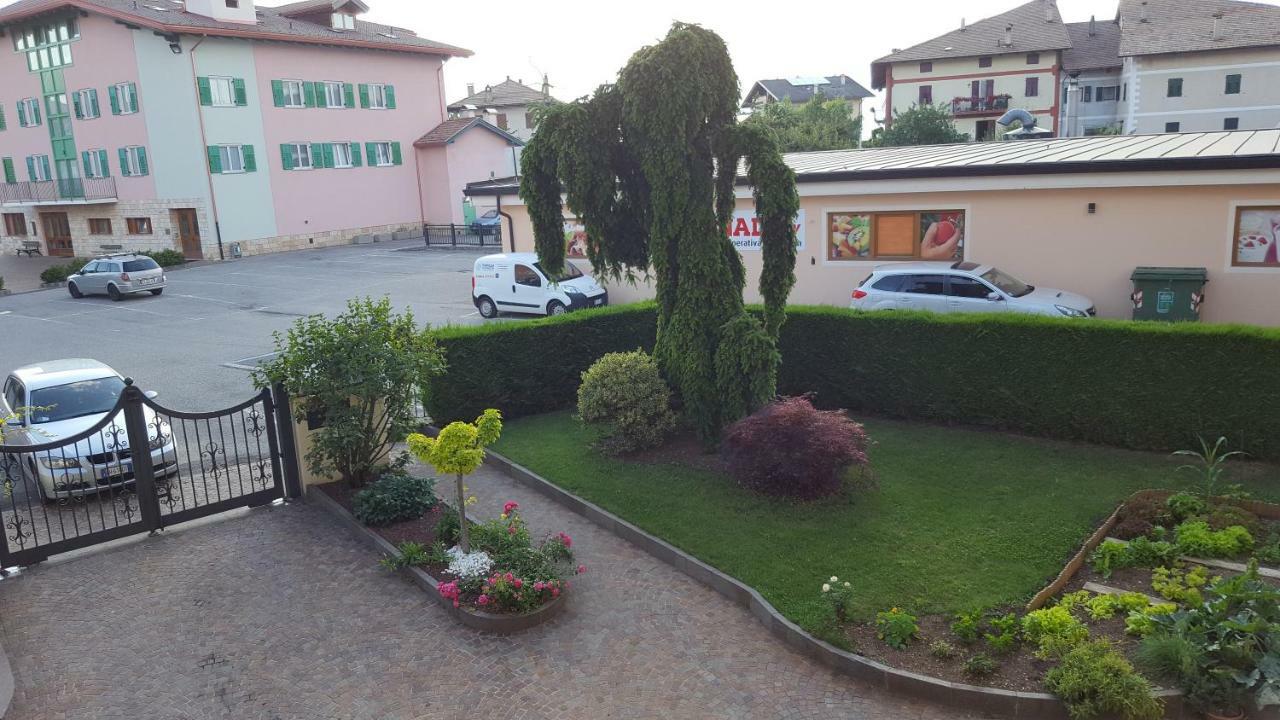 Casa Vacanze Paola Romeno Ngoại thất bức ảnh